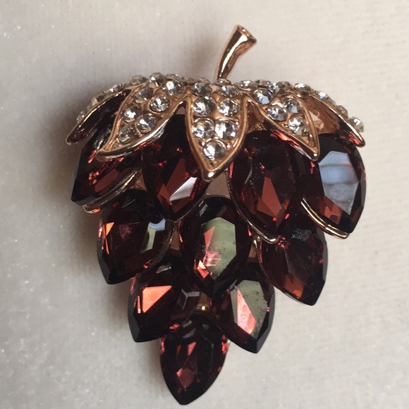 Jewelry - Grapes Teardrop Crystal Brooch